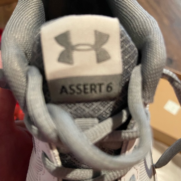 Under Armour running shoes!! Like new! - Picture 5 of 8